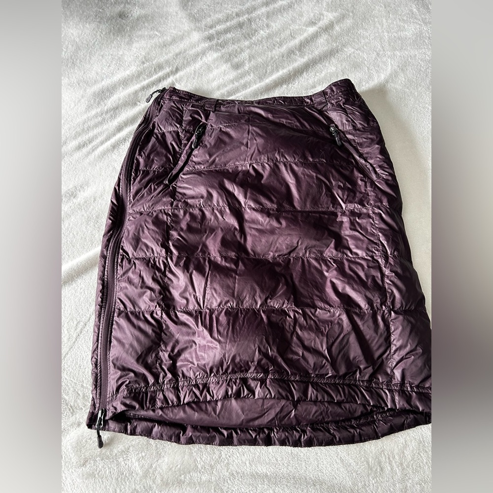 Size XL, fits like a large. never worn before winter skirt.